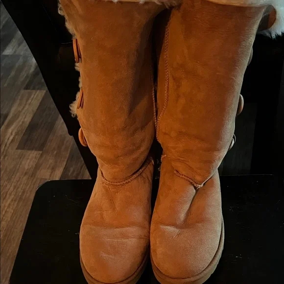 UGG Women's Chestnut Winter Boots. Thursday sale $80 if purchased before 12 mid - Picture 4 of 6